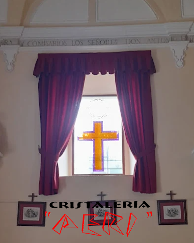 Vidriera de color con doble cristal Climalit® instalada en ermita.